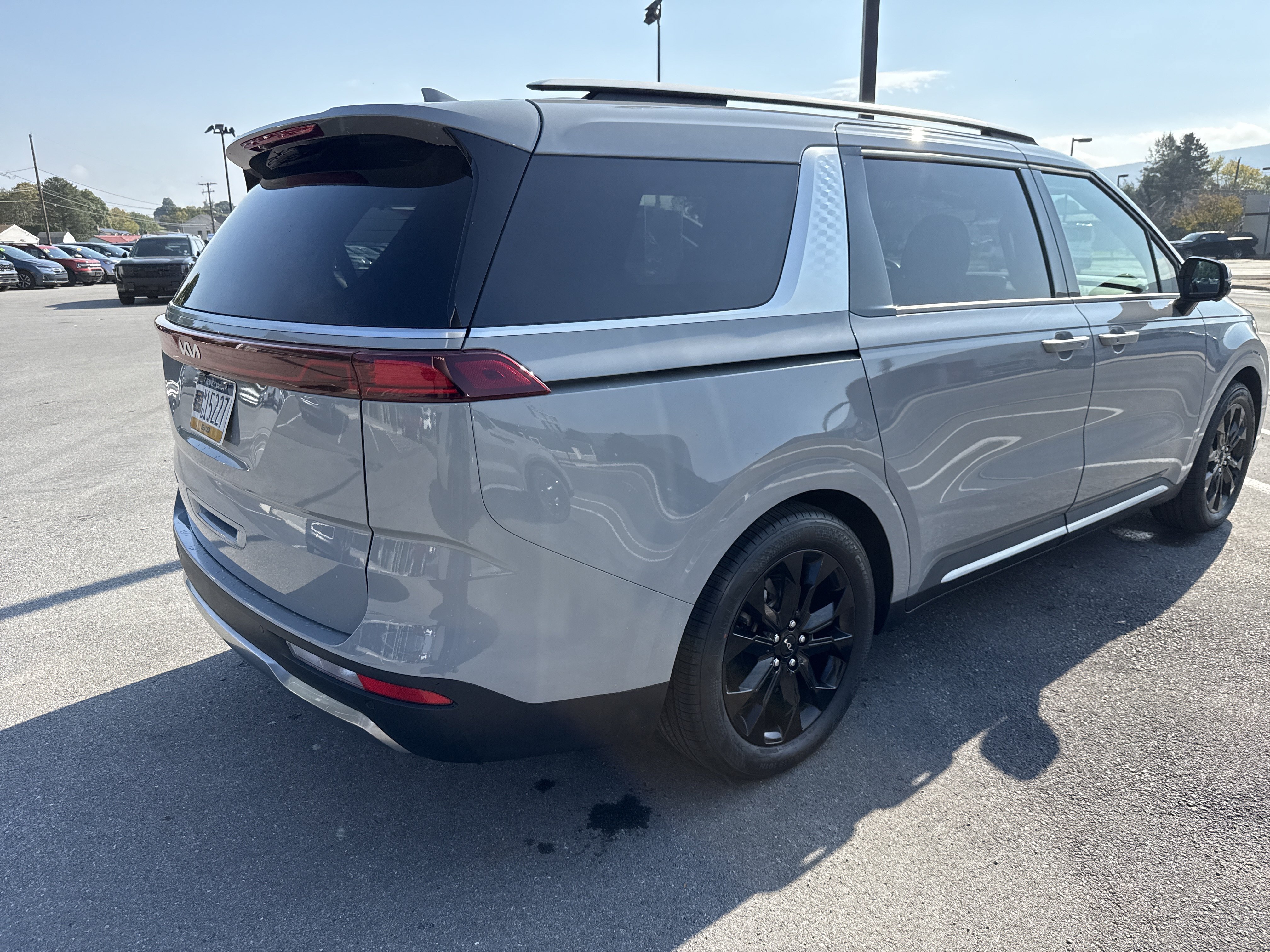Certified 2024 Kia Carnival SX Prestige FWD image 3