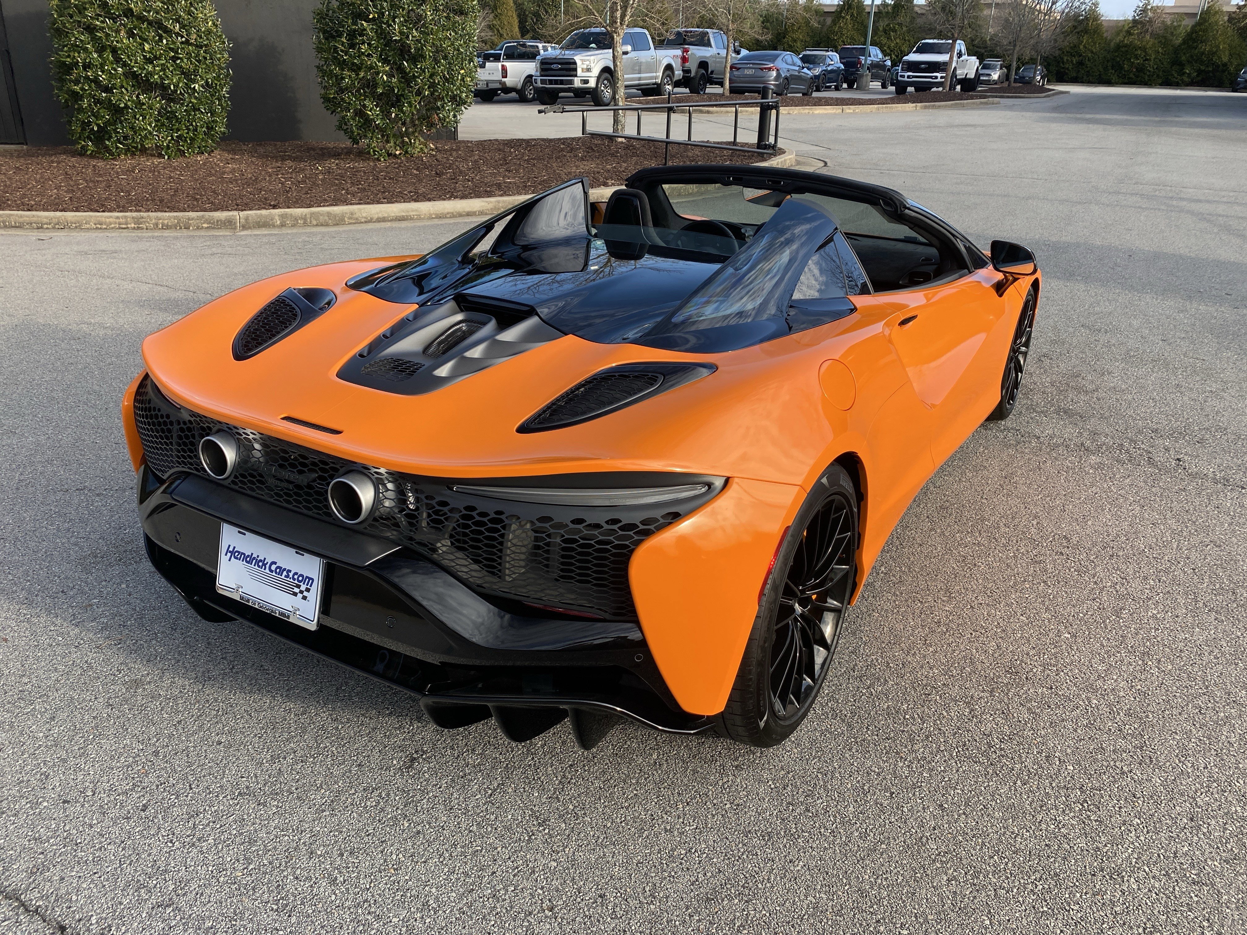 Used 2025 McLaren Artura Spider image 16