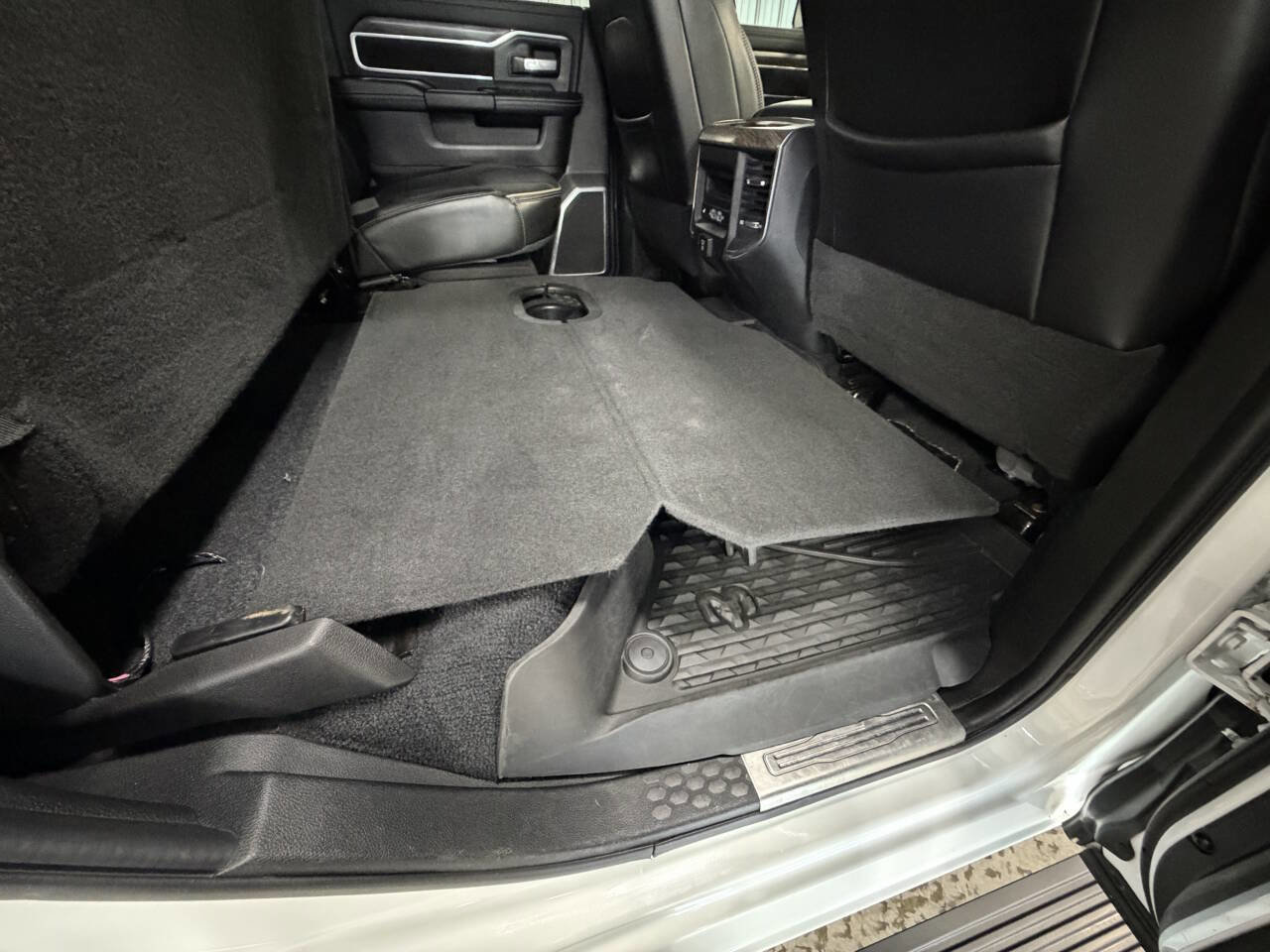 Used 2019 RAM 3500 Laramie image 38