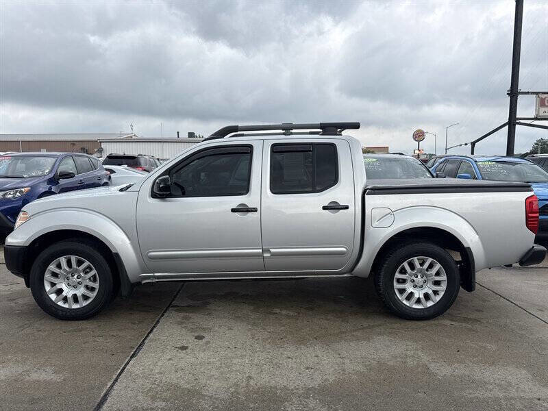 Used 2010 Nissan Frontier LE w/ LE Value Truck Pkg AWD/4WD image 3