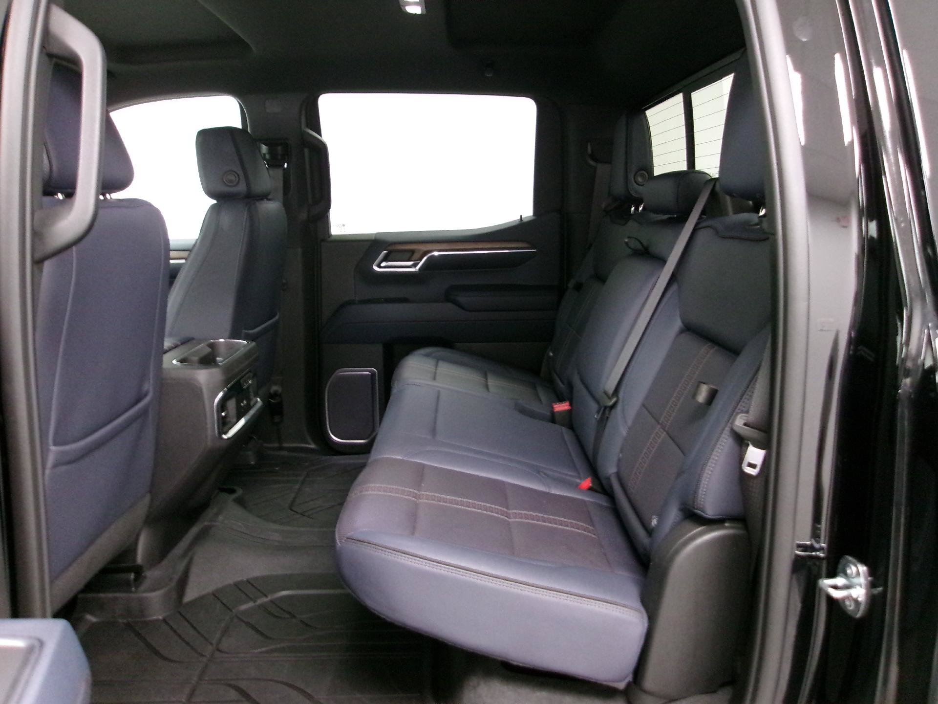 Used 2023 Chevrolet Silverado 1500 High Country AWD/4WD image 9