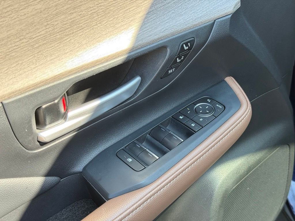 Used 2024 Toyota Grand Highlander AWD image 23