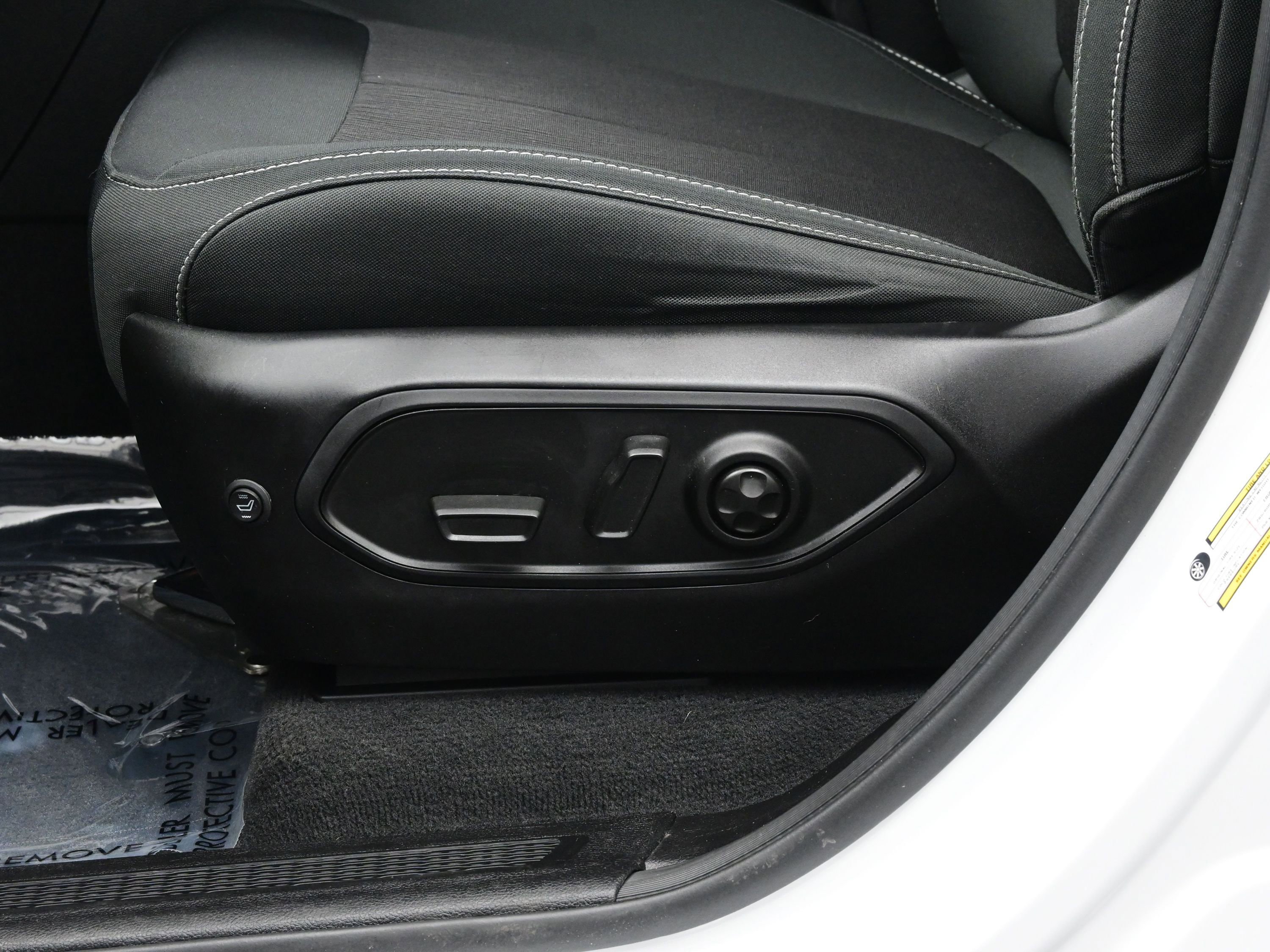 Used 2024 Jeep Grand Cherokee Laredo X image 11