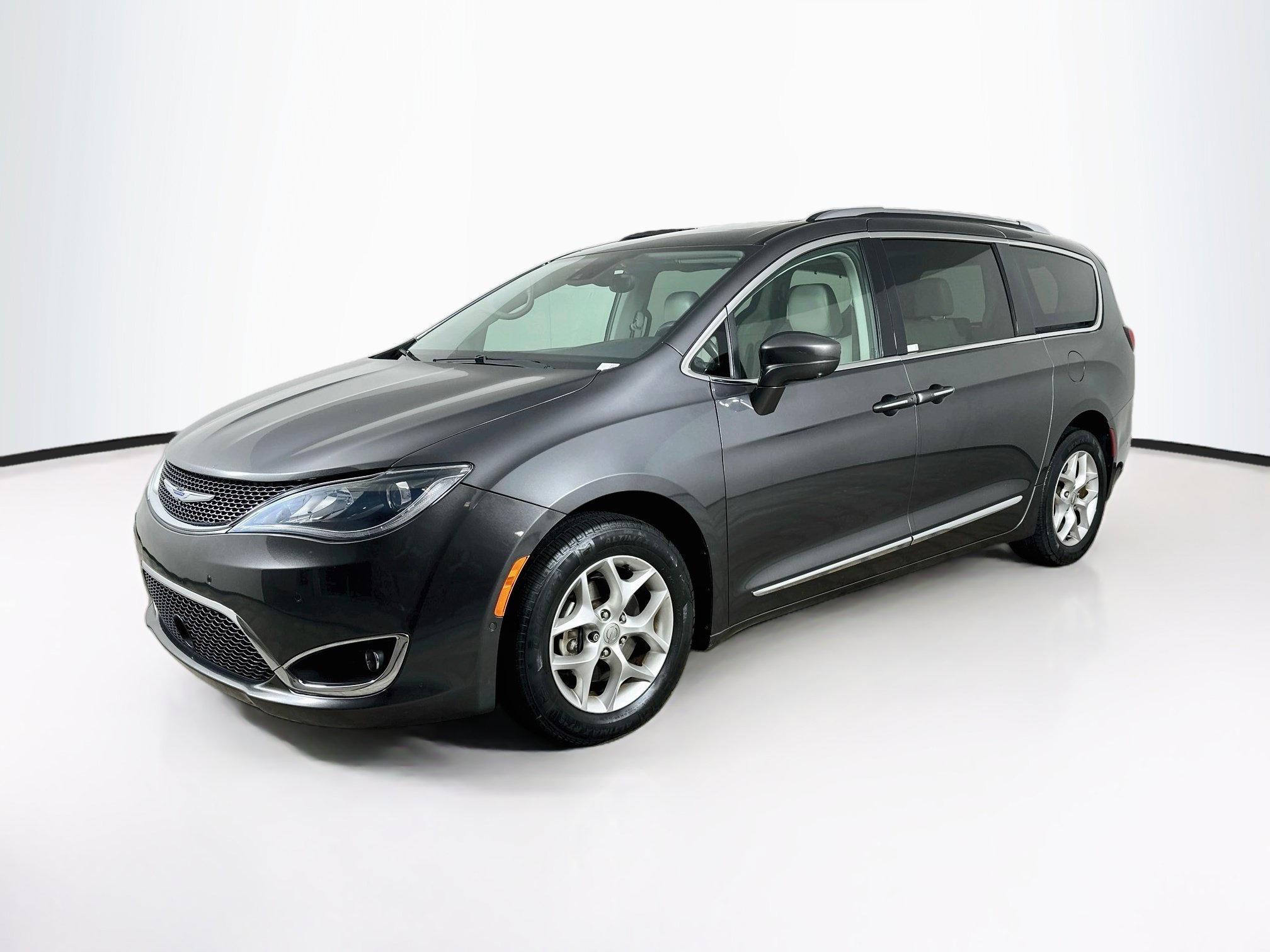 Used 2019 Chrysler Pacifica Touring-L Plus w/ Advanced Safetytec Group FWD image 3