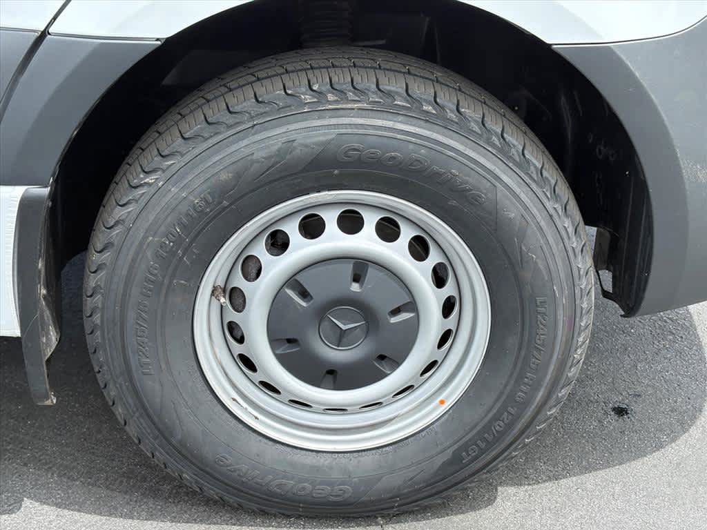Used 2025 Mercedes-Benz Sprinter 2500 image 32