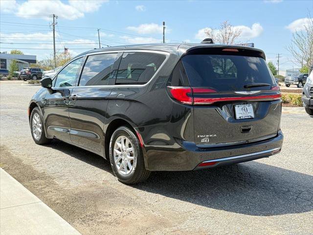 Certified 2023 Chrysler Pacifica Touring-L image 5