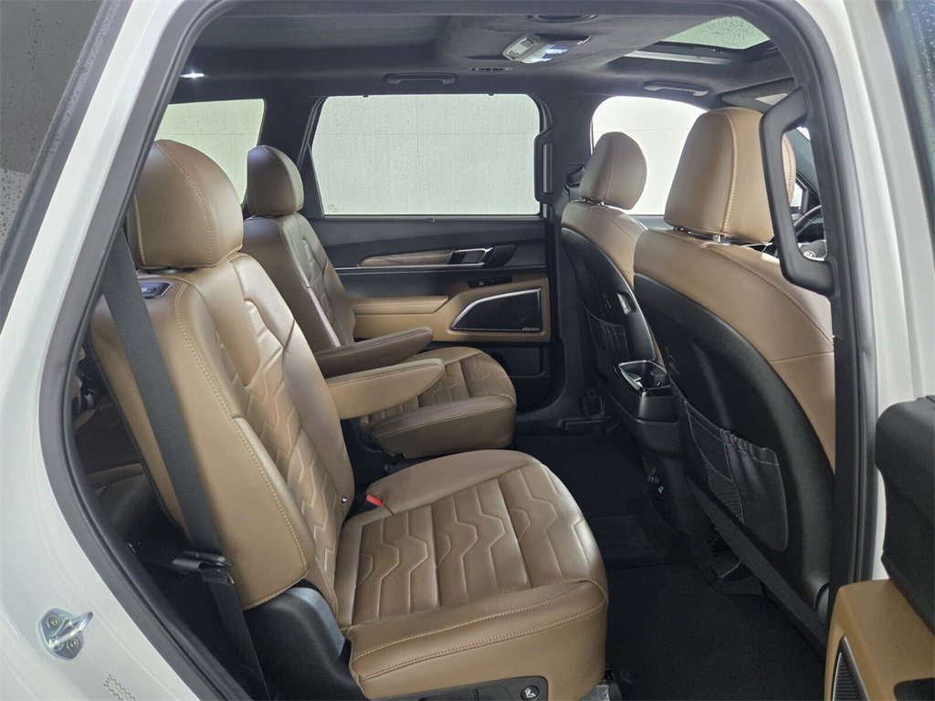 Used 2021 Kia Telluride SX w/ SX Prestige Package image 16