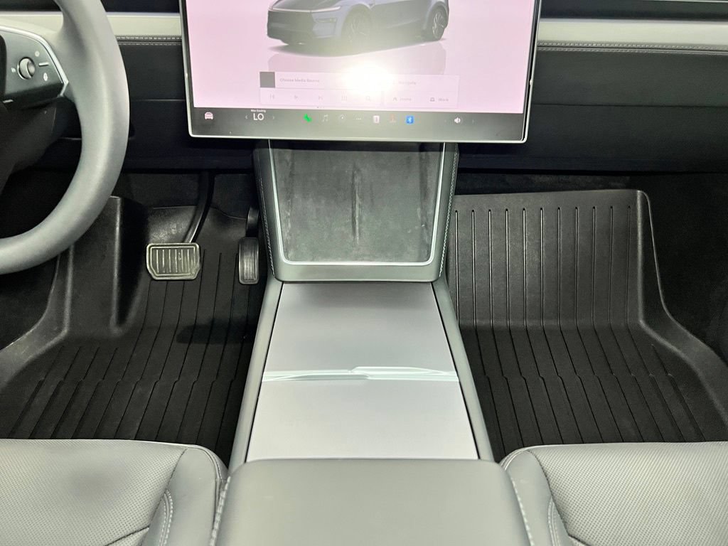 Used 2026 Tesla Model Y 2WD image 21