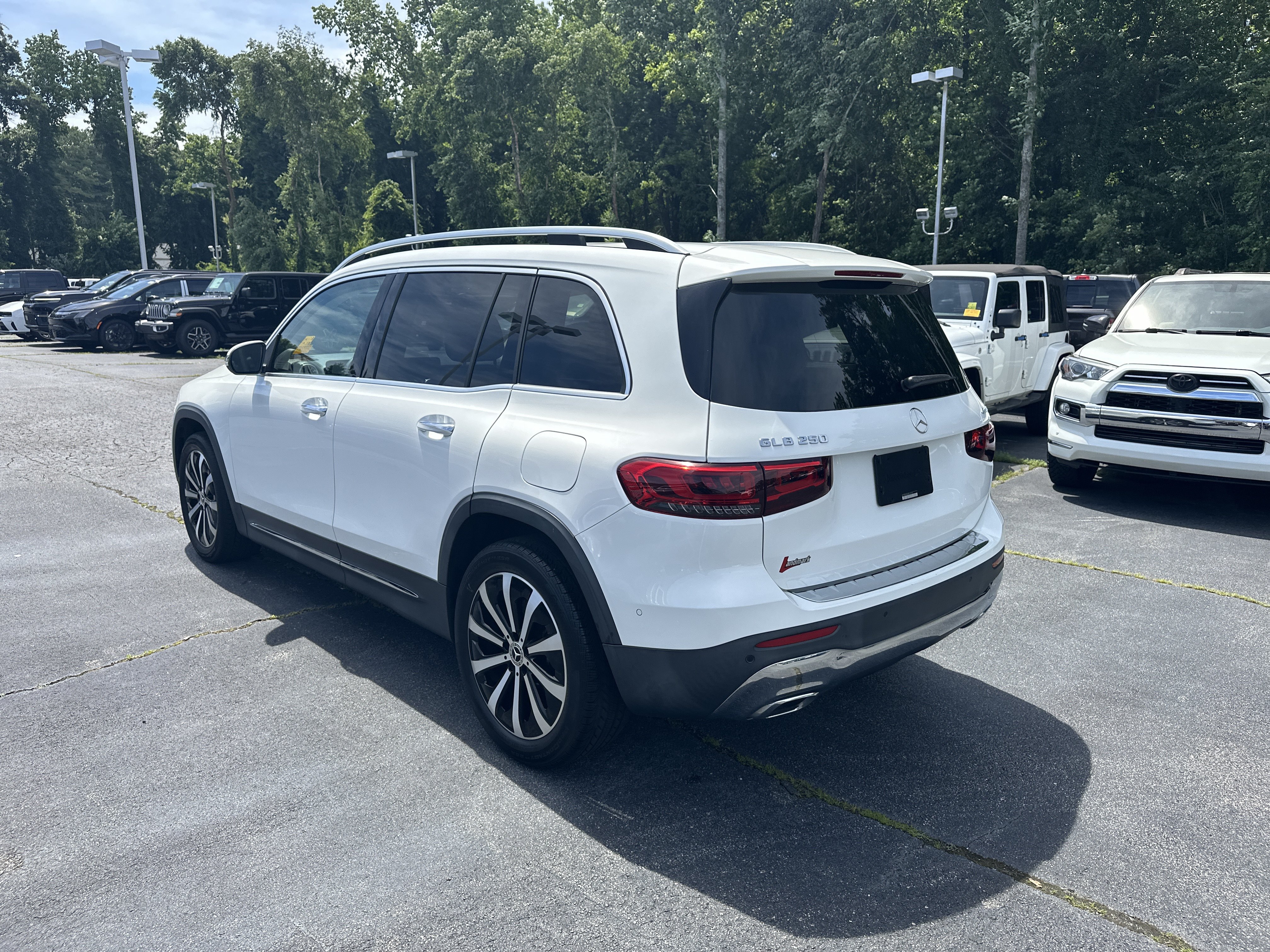 Used 2022 Mercedes-Benz GLB 250 4MATIC image 7