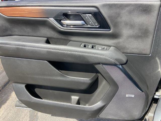 Used 2025 GMC Yukon XL Denali AWD/4WD image 17