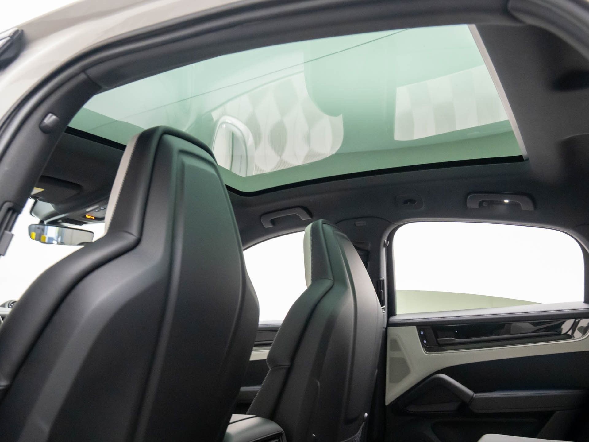 New 2026 Porsche Cayenne E-Hybrid Coupe AWD/4WD image 19