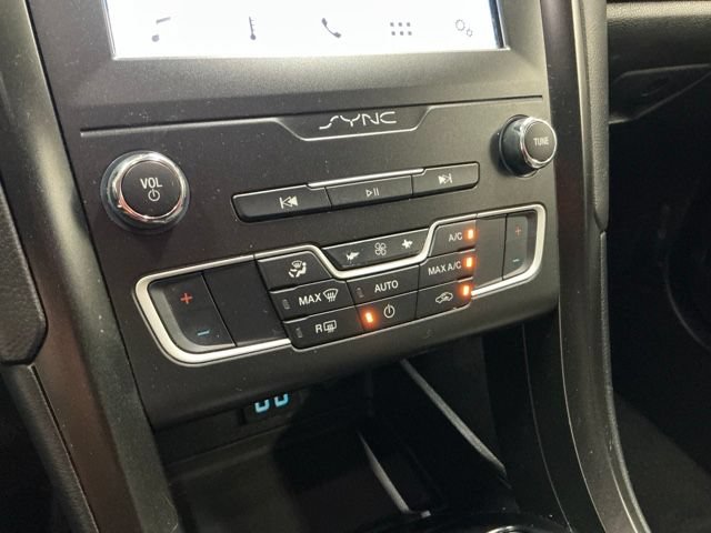 Used 2019 Ford Fusion SE w/ Equipment Group 151A FWD image 22