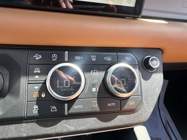 Used 2024 Land Rover Defender 110 X-Dynamic SE AWD/4WD image 41