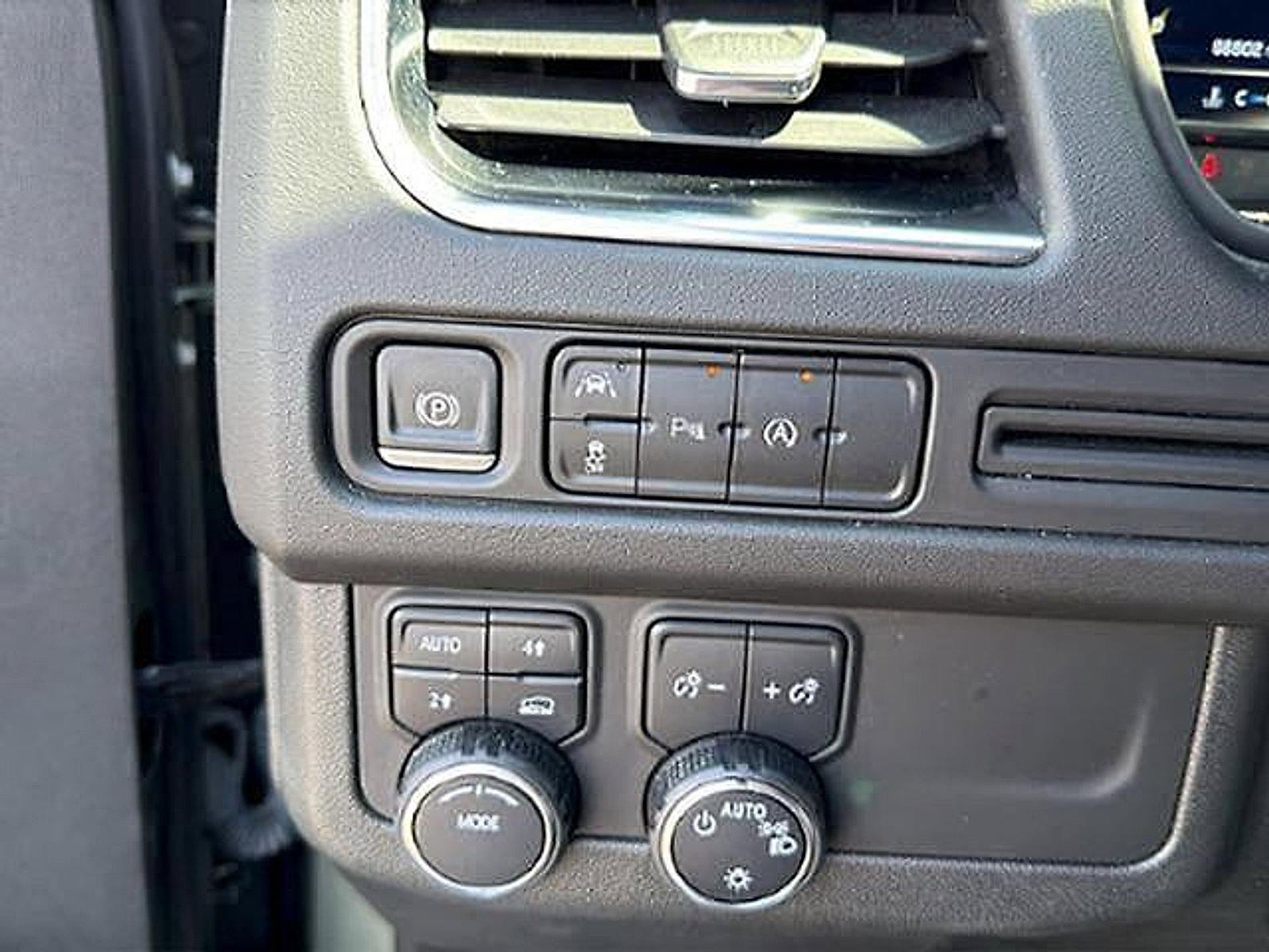 Used 2024 Chevrolet Tahoe LT AWD/4WD image 18