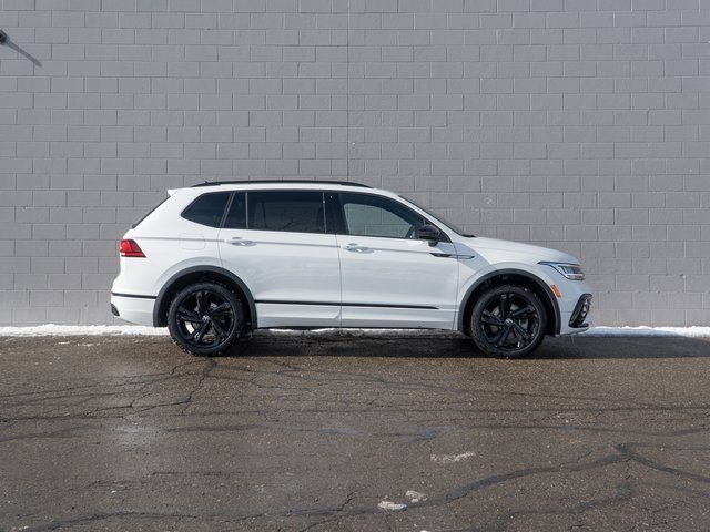 Certified 2024 Volkswagen Tiguan SE R-Line image 8