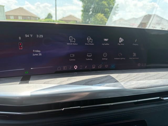 Certified 2025 Cadillac Escalade IQ Luxury 2 w/ LPO, Premium Carpet Package AWD/4WD image 17