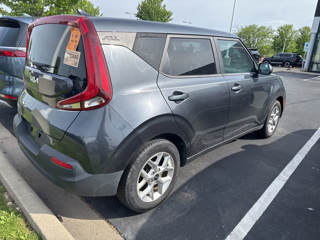 Used 2022 Kia Soul LX w/ Technology Package FWD image 3