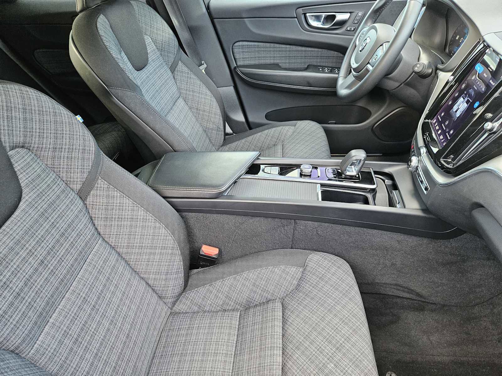 Used 2023 Volvo XC60 B5 Core w/ Climate Package image 14