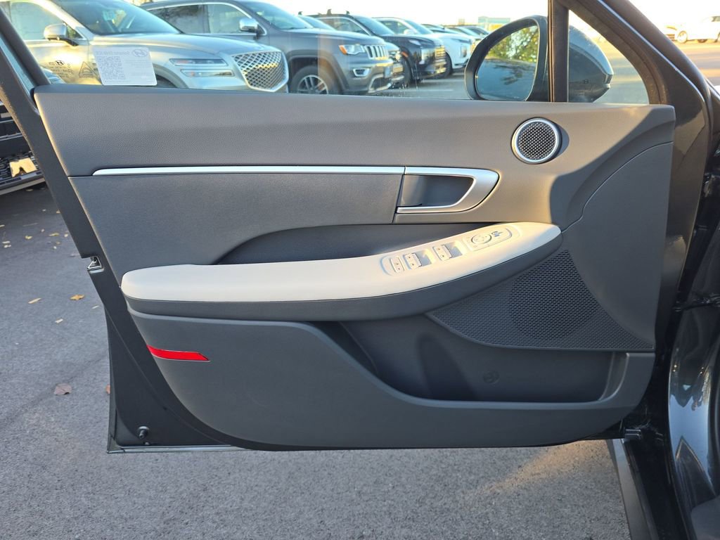 Used 2025 Hyundai Sonata SE image 13