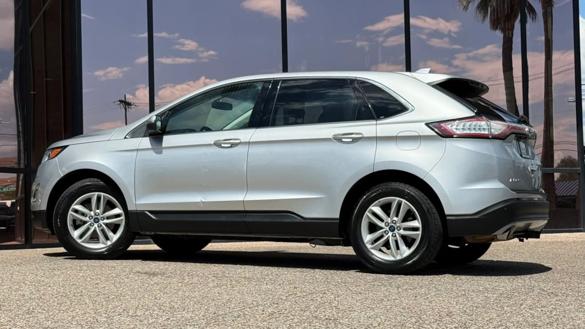 Used 2017 Ford Edge SEL w/ Equipment Group 201A FWD image 6