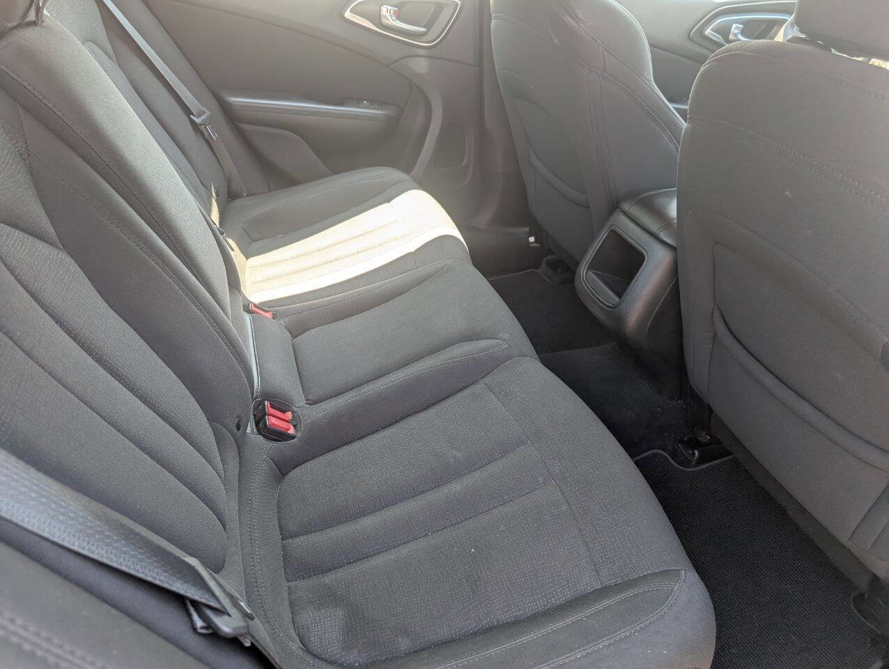 Used 2015 Chrysler 200 Limited image 5