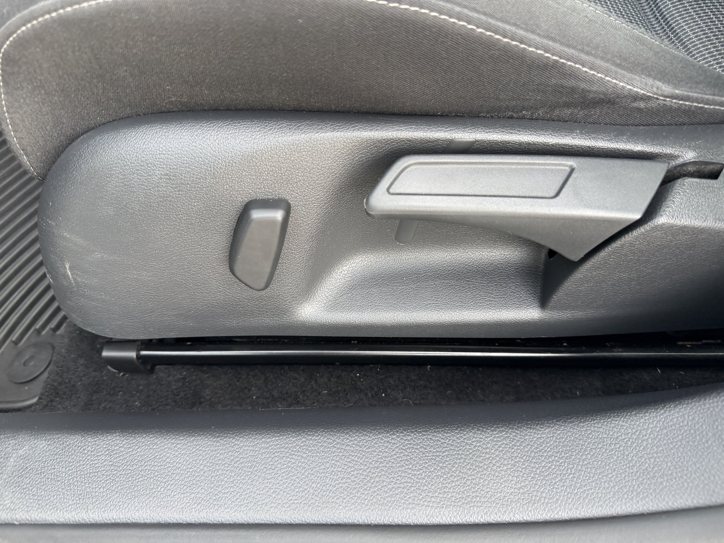 Used 2012 Volkswagen Golf TDI FWD image 11