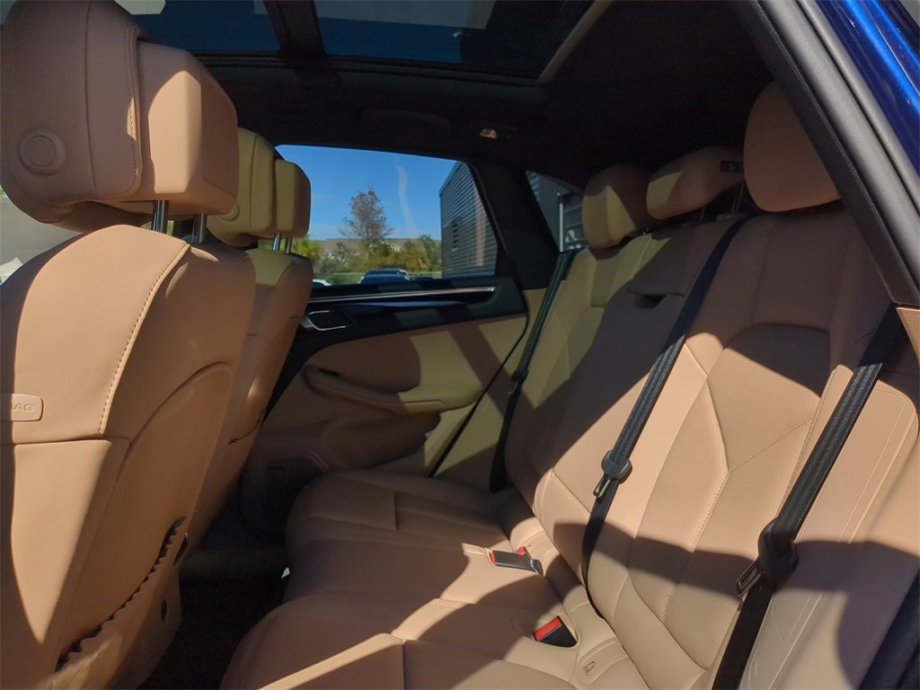 New 2026 Porsche Macan Base image 20