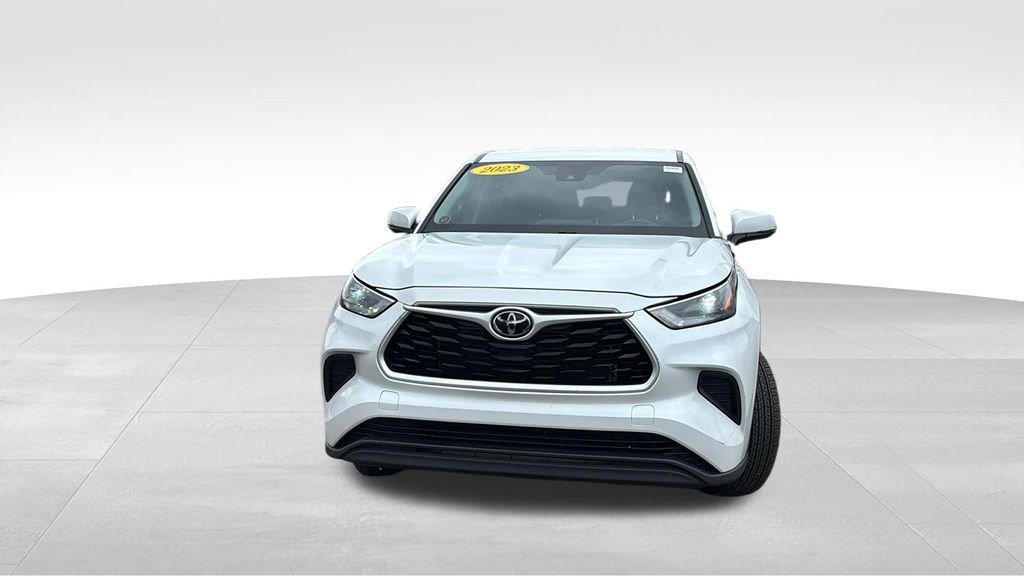 Used 2023 Toyota Highlander L video 2