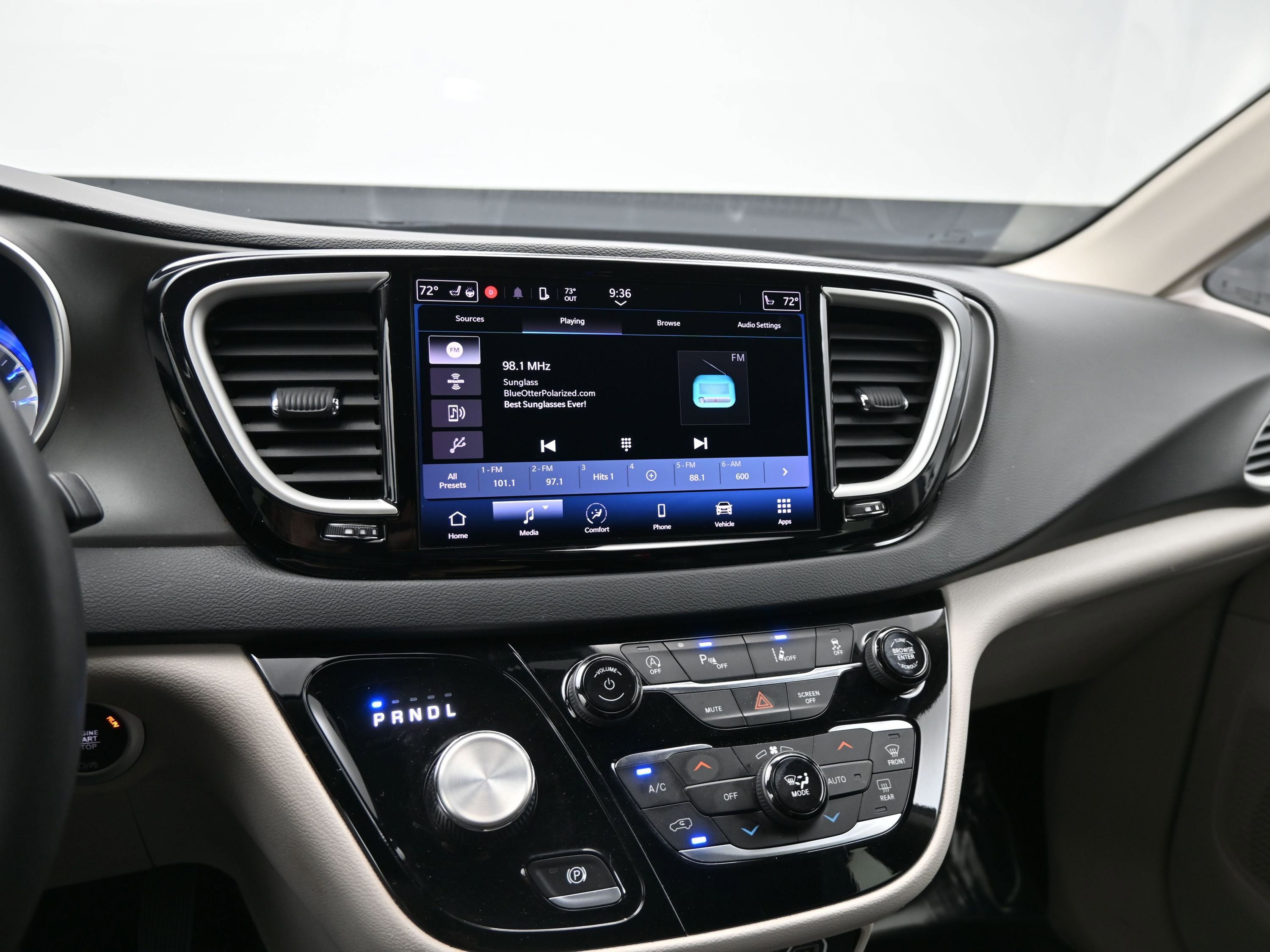 Used 2023 Chrysler Pacifica Touring-L image 13