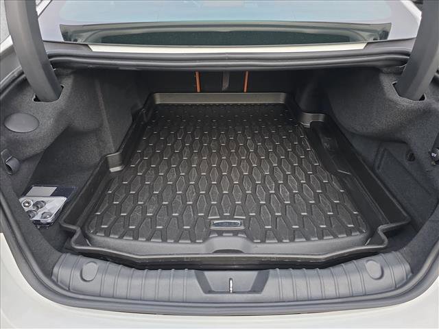 Certified 2024 Jaguar XF R-Dynamic SE image 12