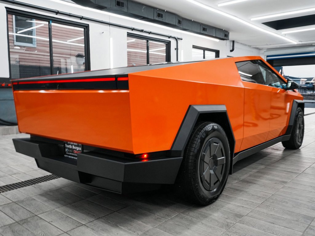 Used 2024 Tesla Cybertruck AWD Crew Cab image 8