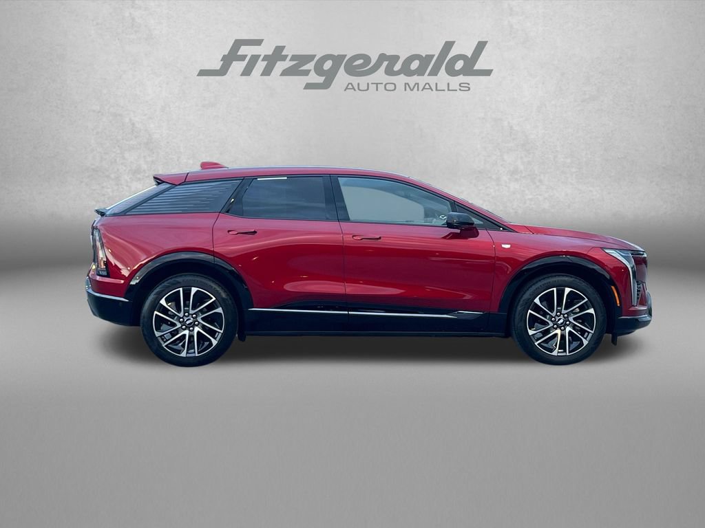 Certified 2025 Cadillac Optiq Sport 2 w/ LPO, Floor Liner Package AWD/4WD image 3
