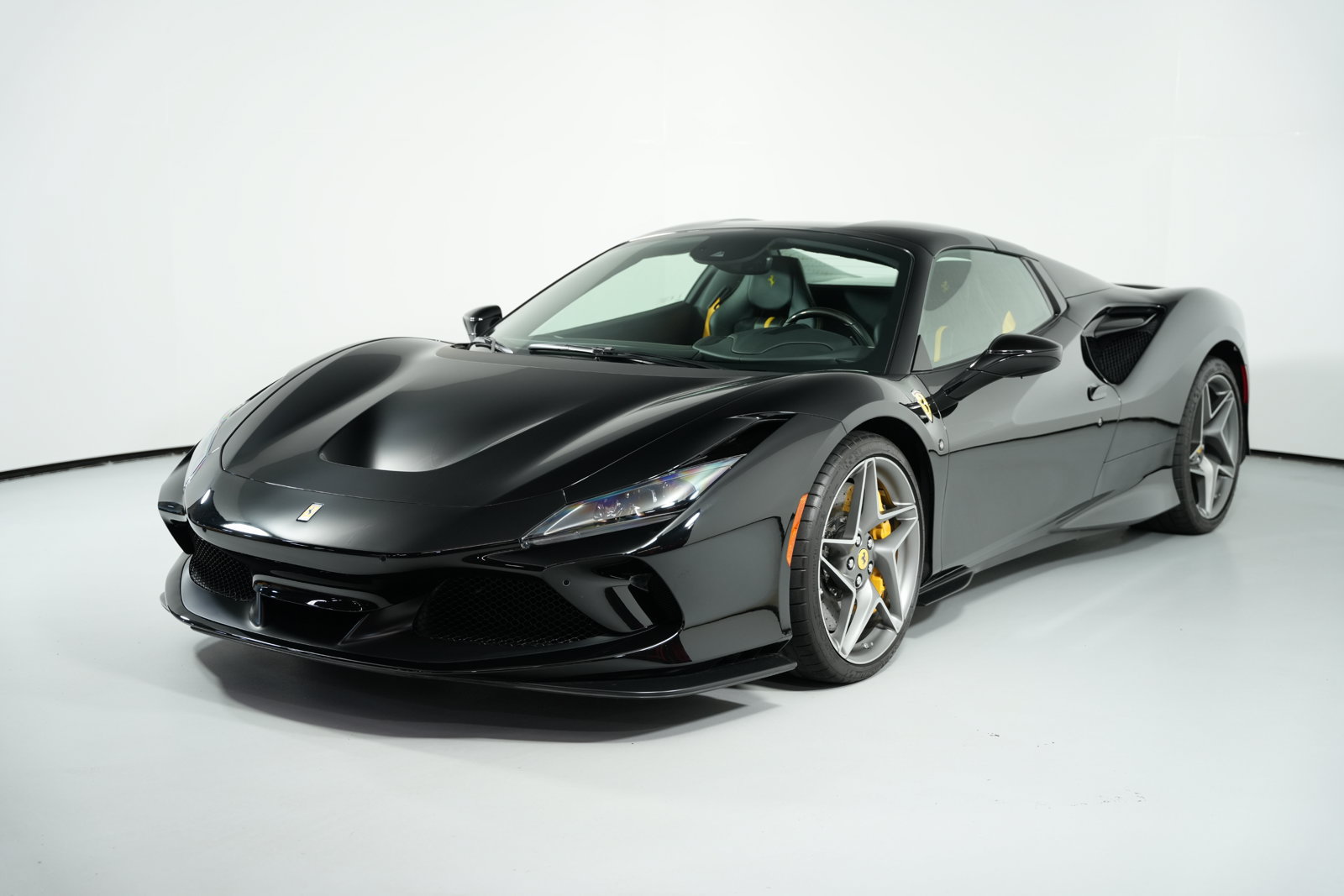 Used 2022 Ferrari F8 Spider RWD image 6