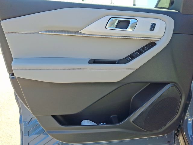 Used 2025 Ford Explorer Active w/ Active Comfort Package RWD image 8