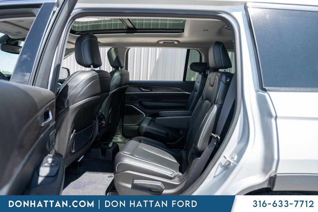 Used 2023 Jeep Grand Cherokee L Limited AWD/4WD image 21
