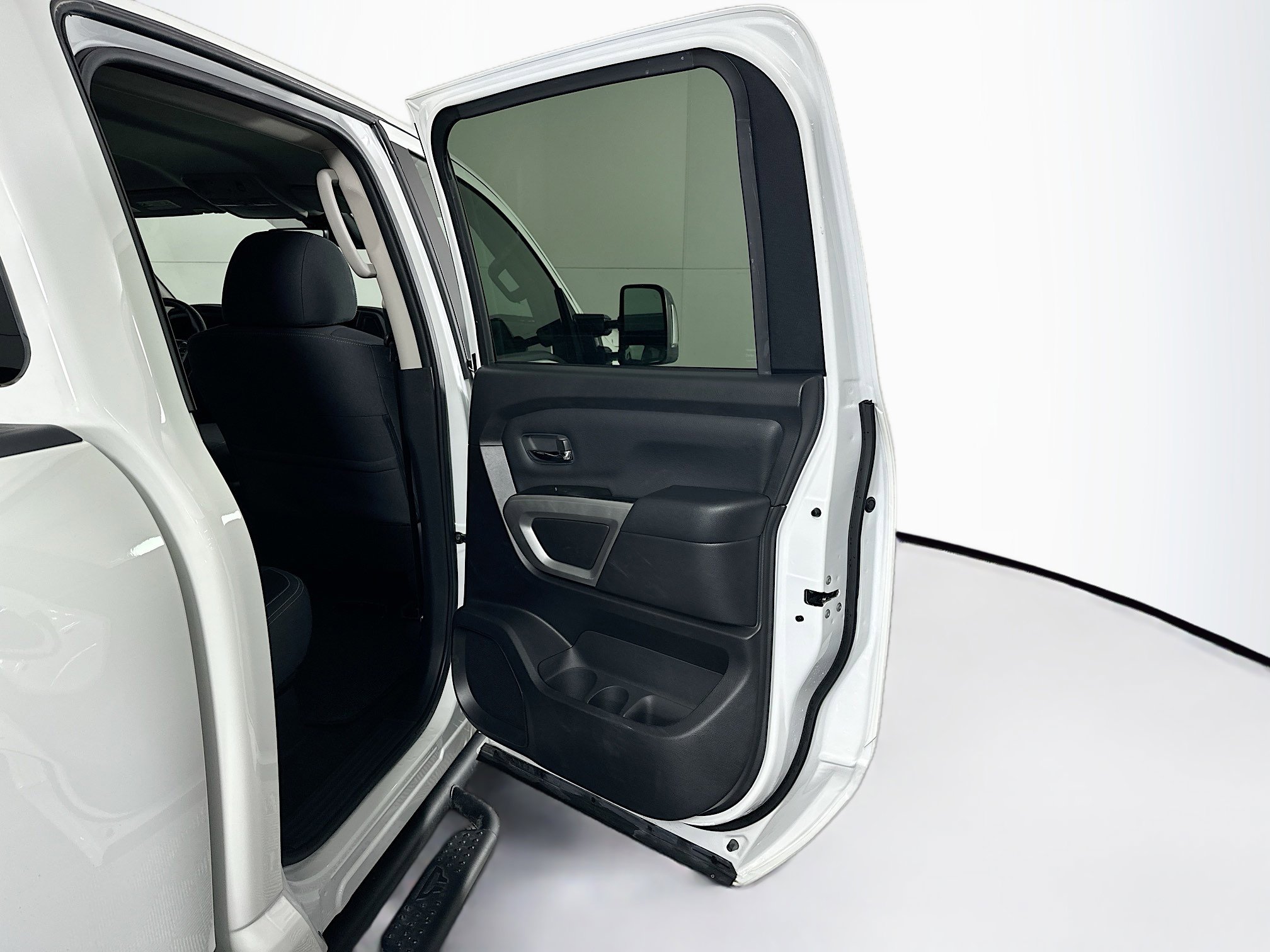 Used 2024 Nissan Titan SV w/ SV Convenience Package image 29