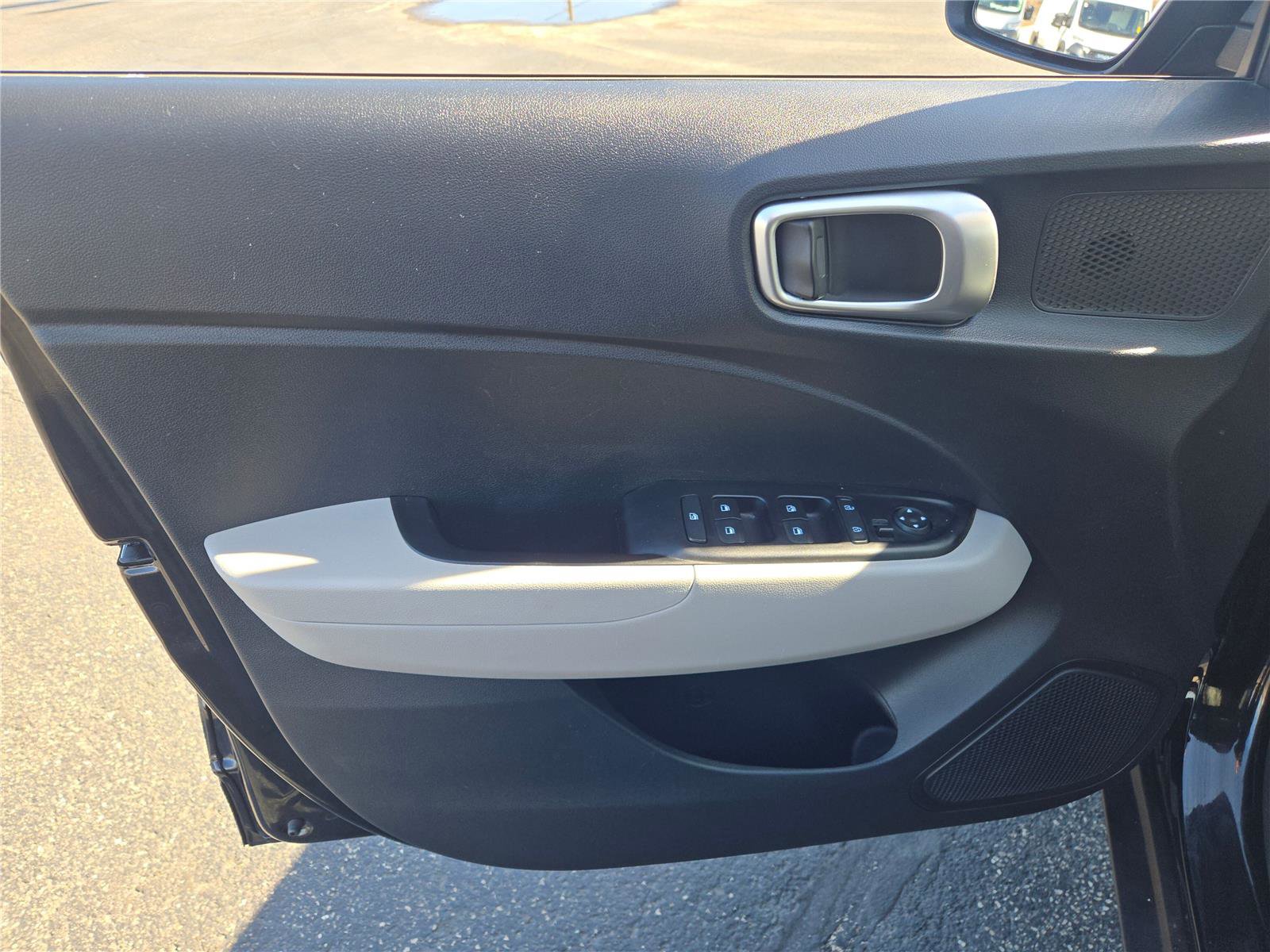 Used 2025 Hyundai Venue SEL image 22