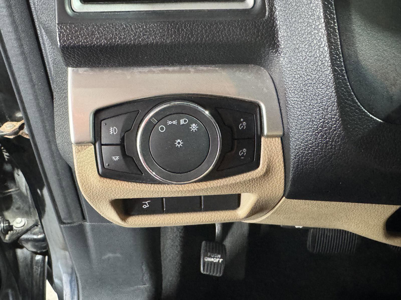 Certified 2017 Ford Explorer XLT w/ Equipment Group 202A FWD image 18