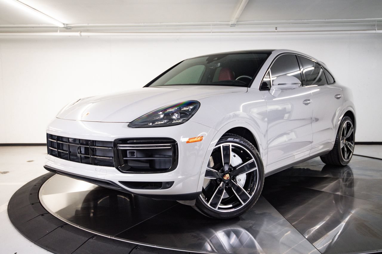 Certified 2022 Porsche Cayenne Turbo AWD/4WD image 1