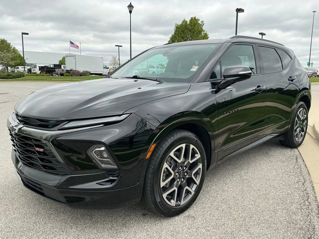Used 2025 Chevrolet Blazer RS w/ Enhanced Convenience Package AWD/4WD image 3