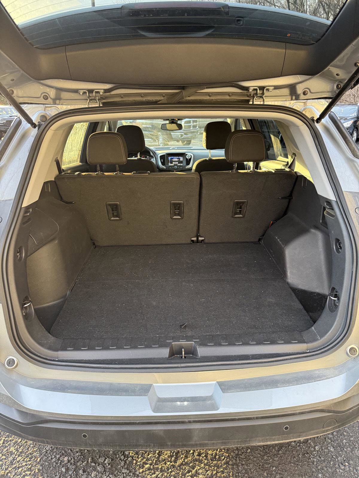 Used 2024 GMC Terrain SLE w/ Driver Convenience Package image 13