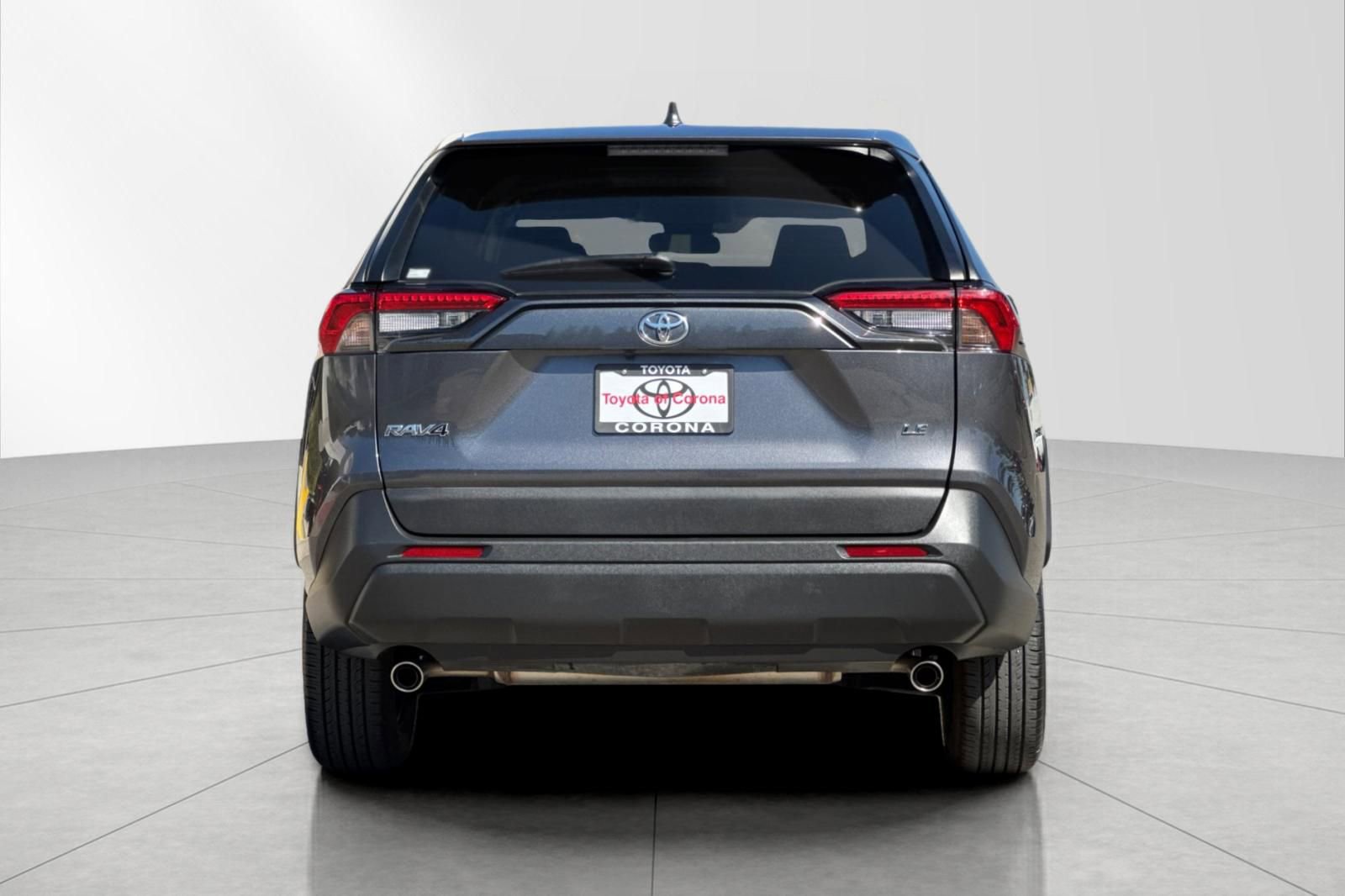 Used 2022 Toyota RAV4 LE image 5