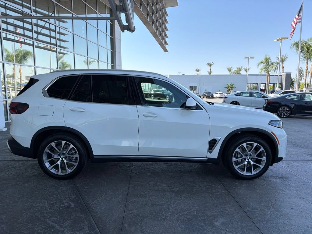 New 2026 BMW X5 sDrive40i w/ Premium Package RWD image 3