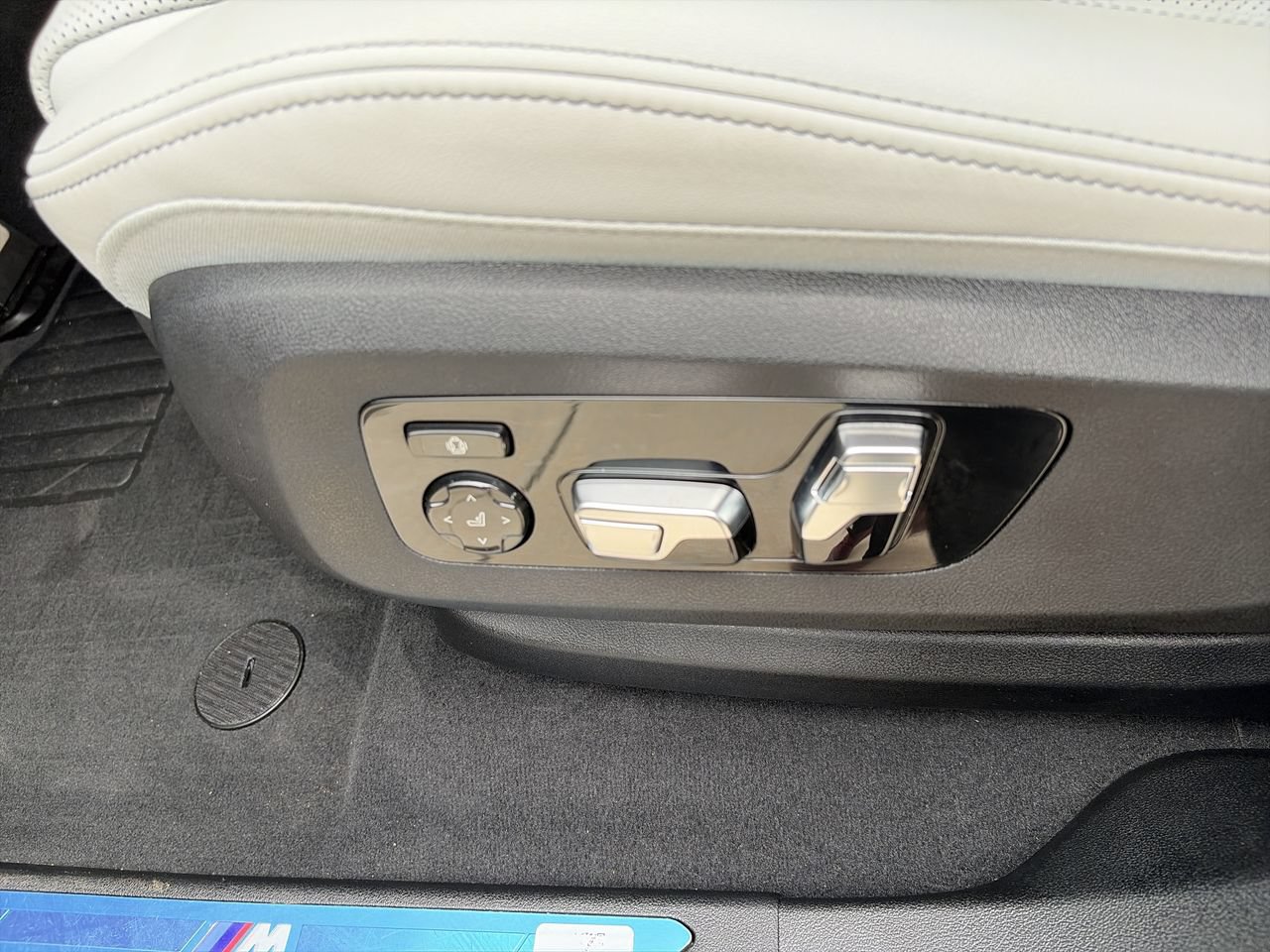 Used 2025 BMW X6 xDrive40i AWD/4WD image 15