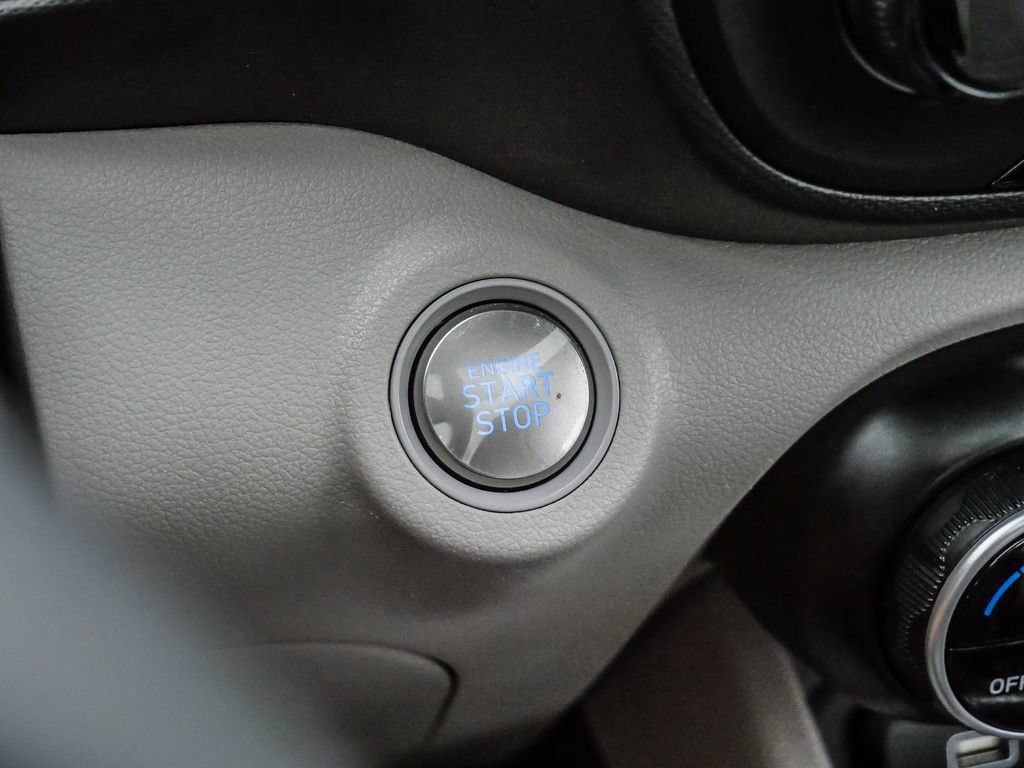 Used 2025 Hyundai Venue SEL FWD image 42