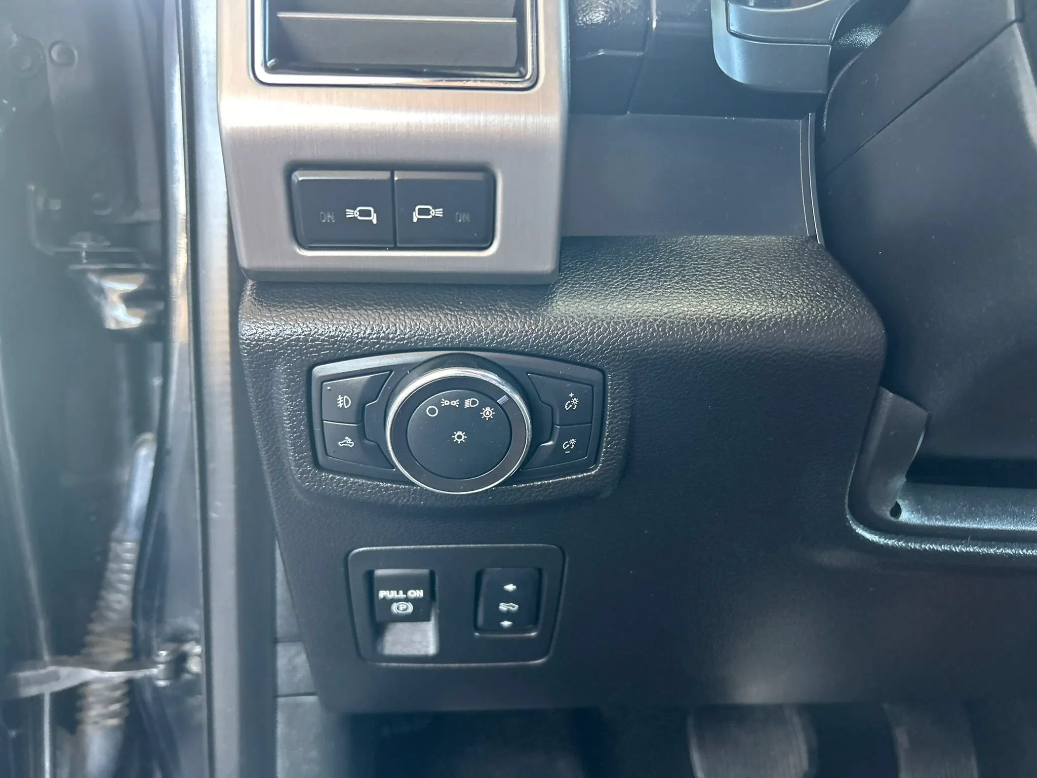 Used 2018 Ford F150 Platinum w/ Equipment Group 701A Luxury AWD/4WD image 24