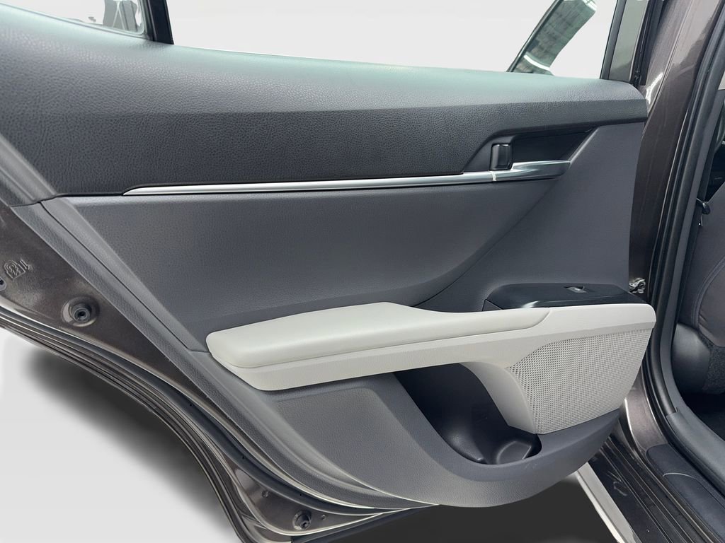 Used 2020 Toyota Camry LE image 43