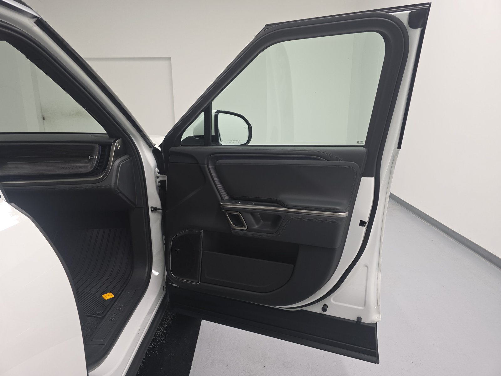 Used 2024 Rivian R1S Adventure Quad AWD/4WD image 18
