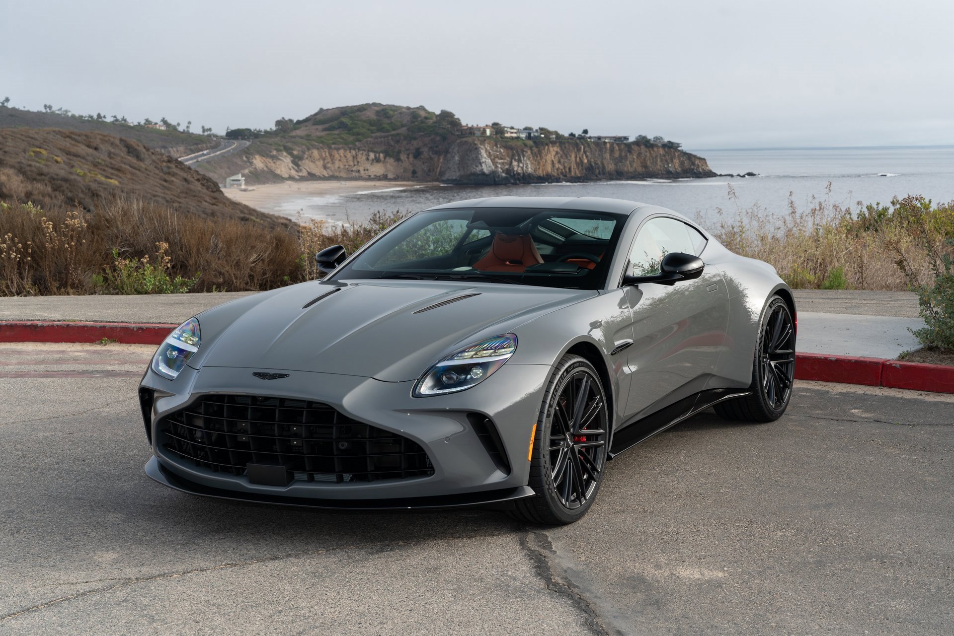 Used 2025 Aston Martin V8 Vantage Coupe image 25