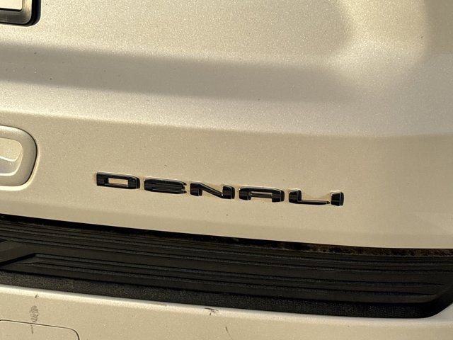 Used 2023 GMC Yukon XL Denali image 6